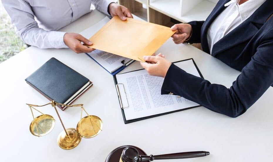 Difference Between Legal Assistants and Paralegals